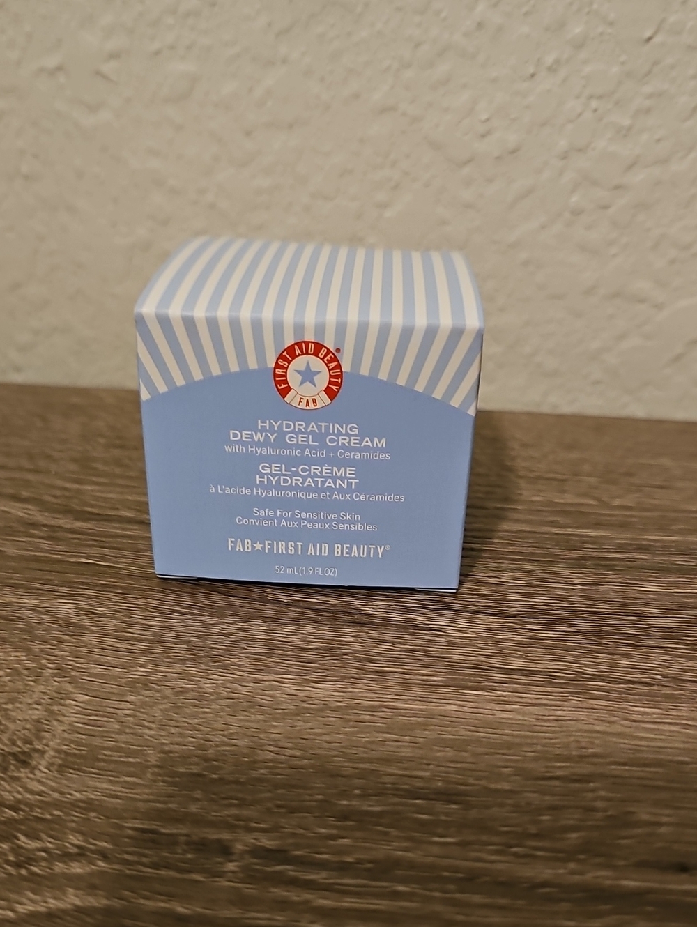 First Aid Beauty Hydrating Dewy Gel Cream - Light Blue